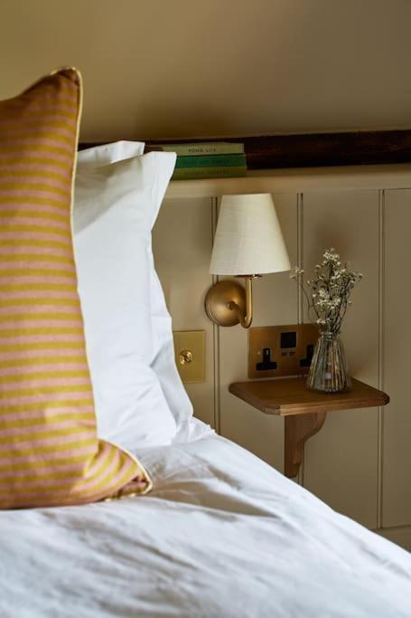 Dawn At The Sun Inn Felmersham, Our Signature Duplex Suite Sharnbrook Екстер'єр фото