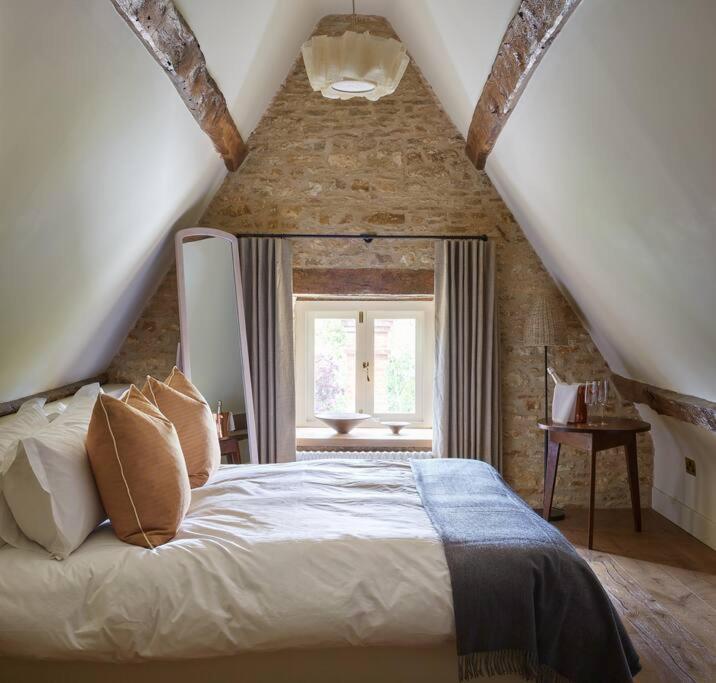 Dawn At The Sun Inn Felmersham, Our Signature Duplex Suite Sharnbrook Екстер'єр фото